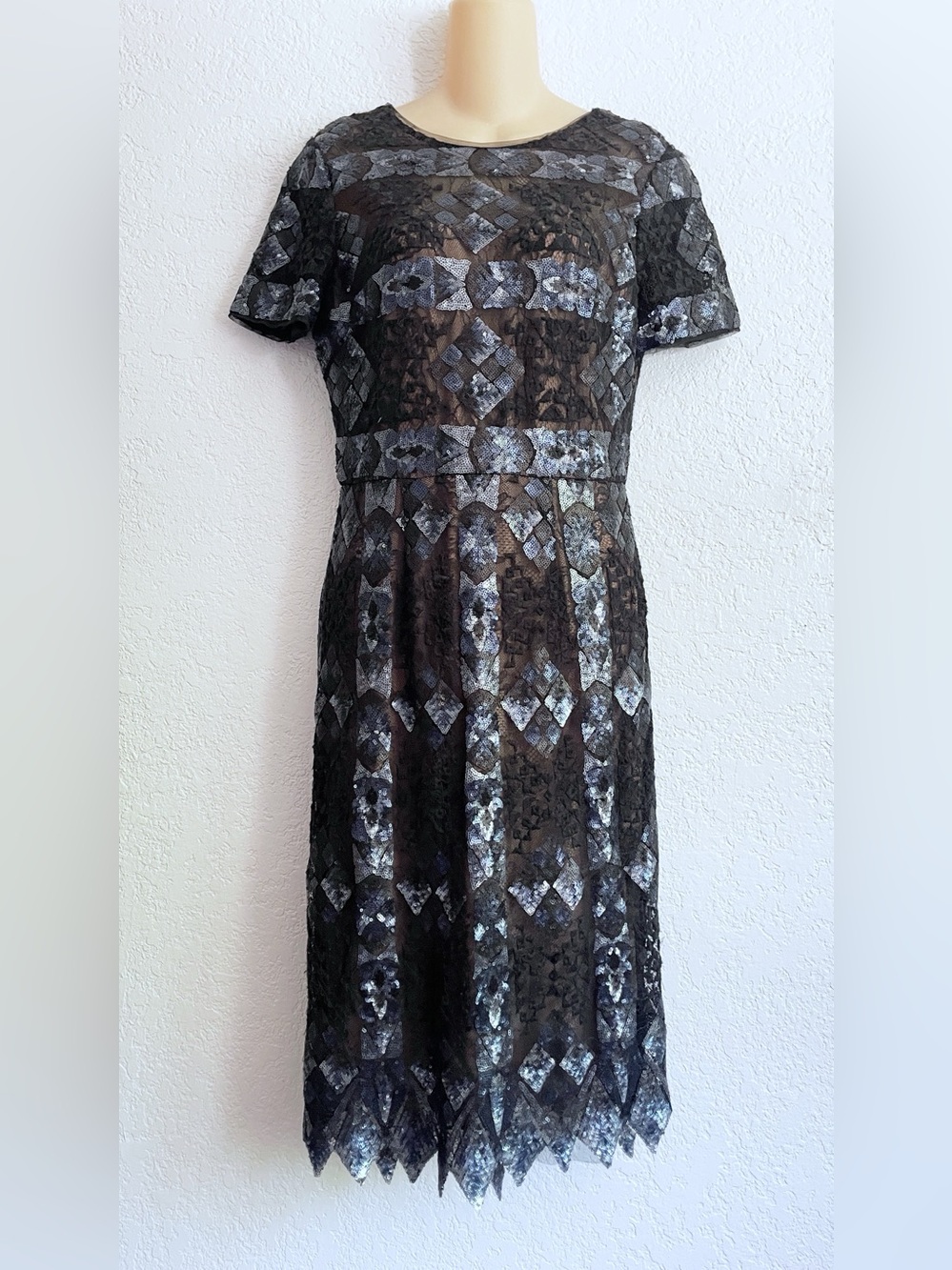 BCBGMaxAzria Samara Sequin Lace Sheath Dress Size 6 Black Blue Party Knee Length